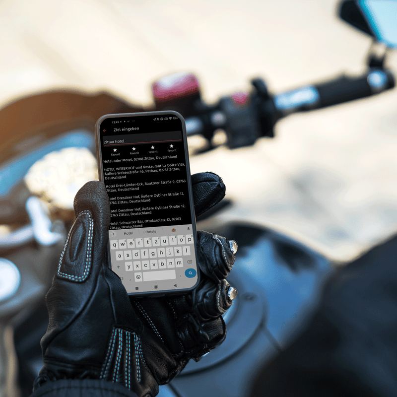 Auf der Strecke werden dem Motorradfahrer in unsere App mögliche Points of Interest vorgeschlagen