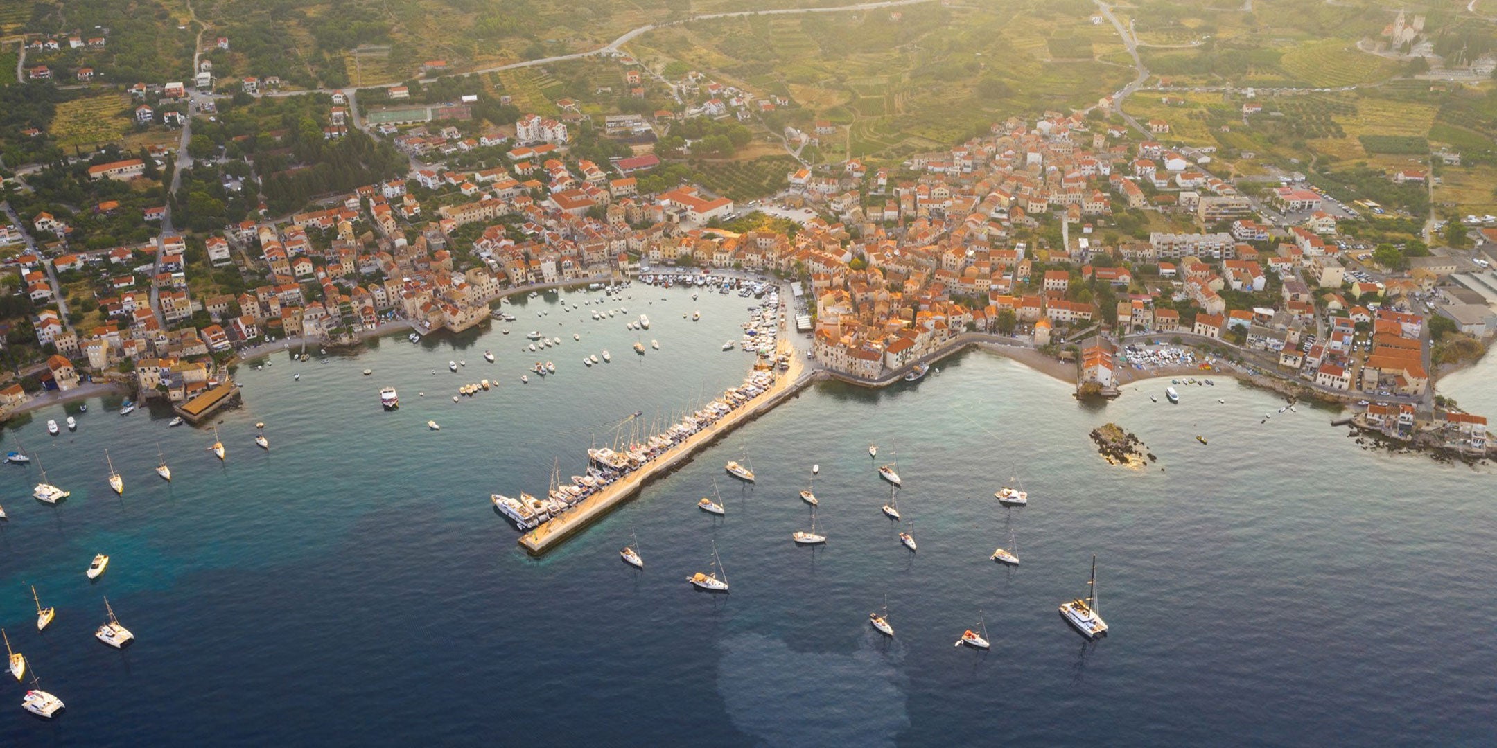 Die Insel Vis liegt in Kroatien und ist für ihre tollen Strände bekannt